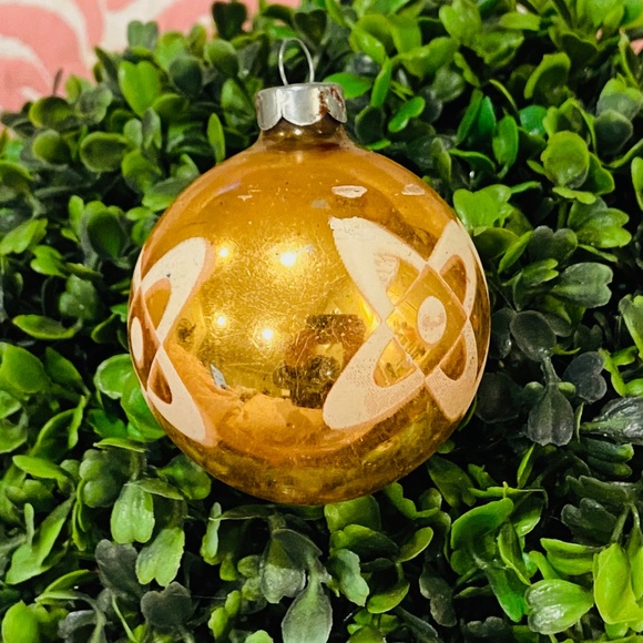 D14-Rare Vintage Yellow Gold & White 1970's Abstract Glass Christmas Ornament - Picture 3 of 6